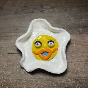 Egg ashtray